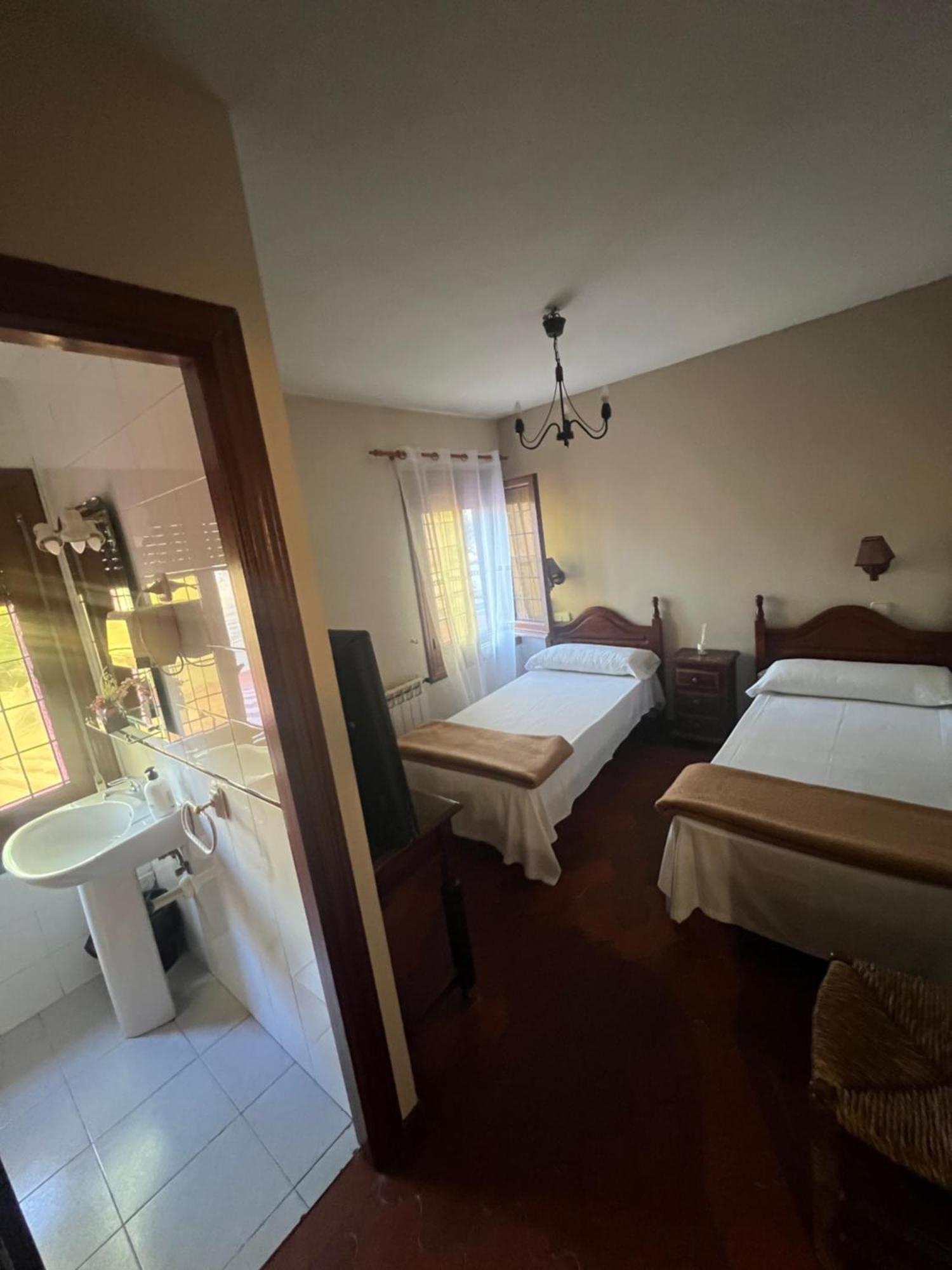 Hotel Hostal Sabor Fusion La Pradera de Navalhorno Esterno foto